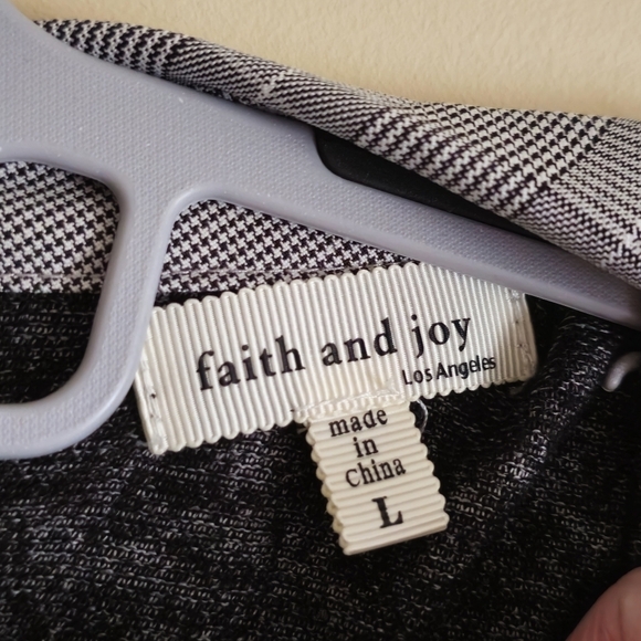 Faith and Joy Dark Grey Top & Plaid Jeweled Collar Size Large - Picture 4 of 11